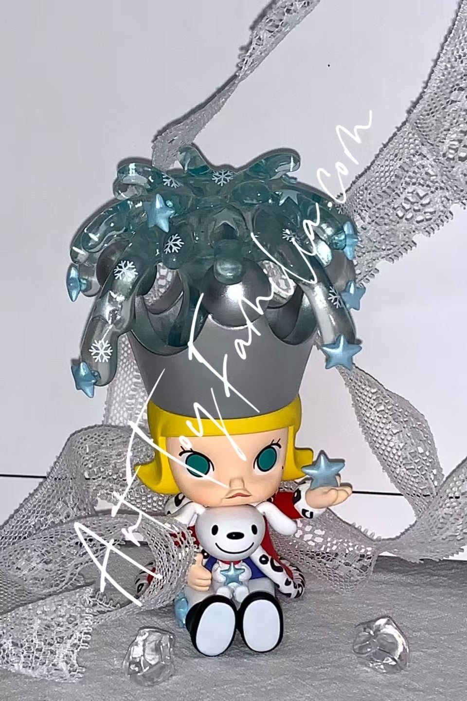 MOLLY Shooting Star Figurine 15周年　限定品 POP MART Molly Shooting Star Figurine – Art Toy Familia