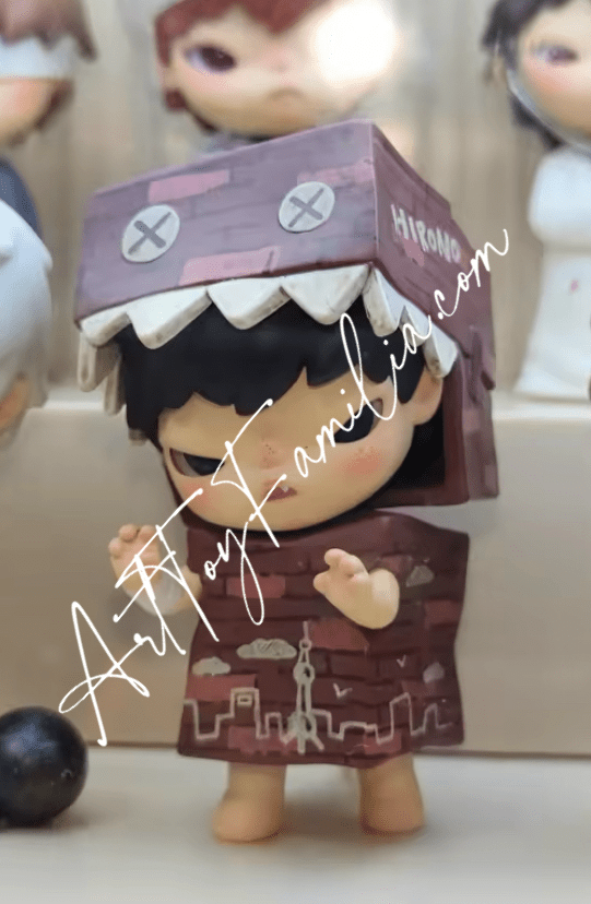 POP MART Hirono Shanghai (Regional Limited) Figurine – Art Toy Familia POP MART Hirono Shanghai (Regional Limited) Figurine – Art Toy Familia
