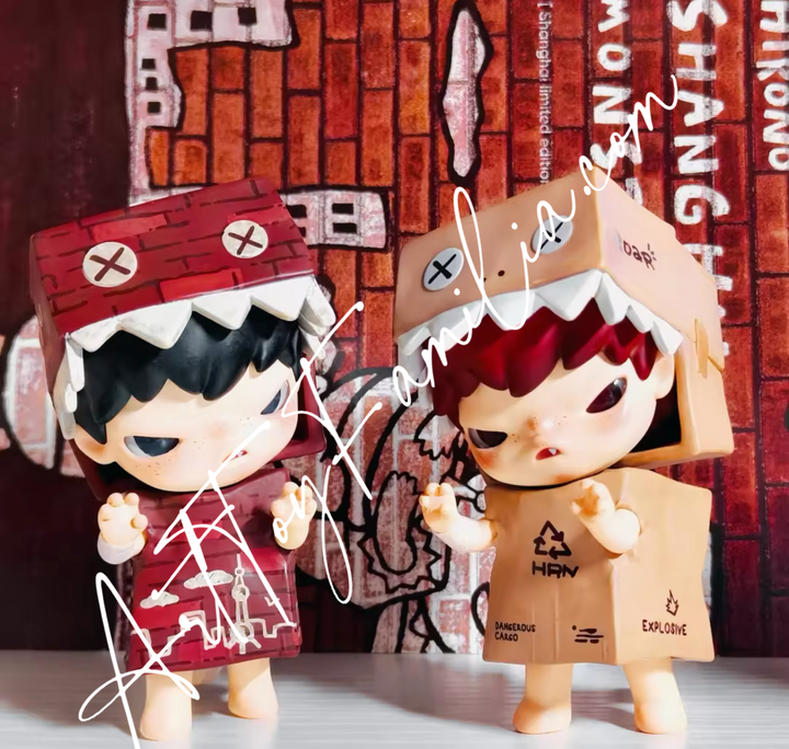 Hirono Shanghai (Regional Limited) Figurine - 上海限定吊卡