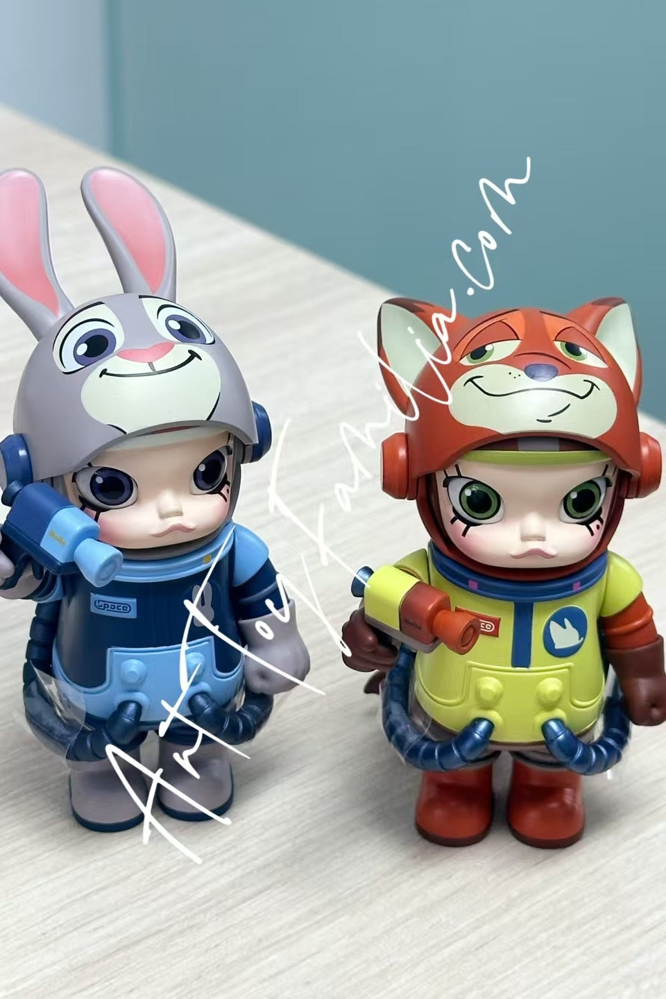 Molly Mega Space 100% Zootopia Figurine - 疯狂动物城吊卡