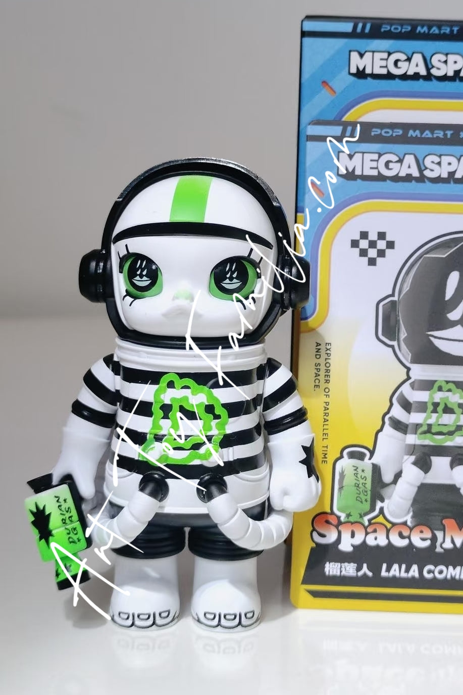 Popmart 100% MEGA Space Molly 100% Series 4 Lalacompany-DurianMan