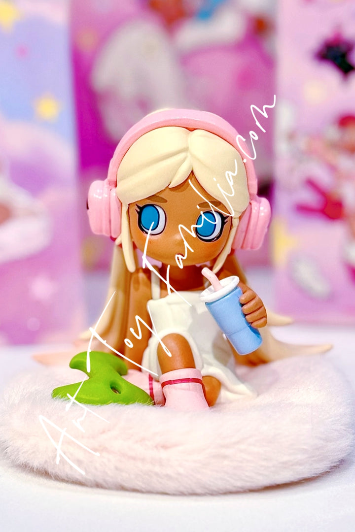 Popmart Little Peach Riot Sleep Over Series Poppy-Face Mask