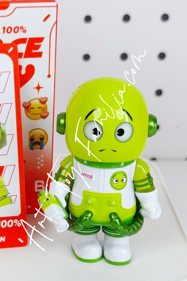 Popmart MEGA Space Molly 100% × emoji Series All In Green