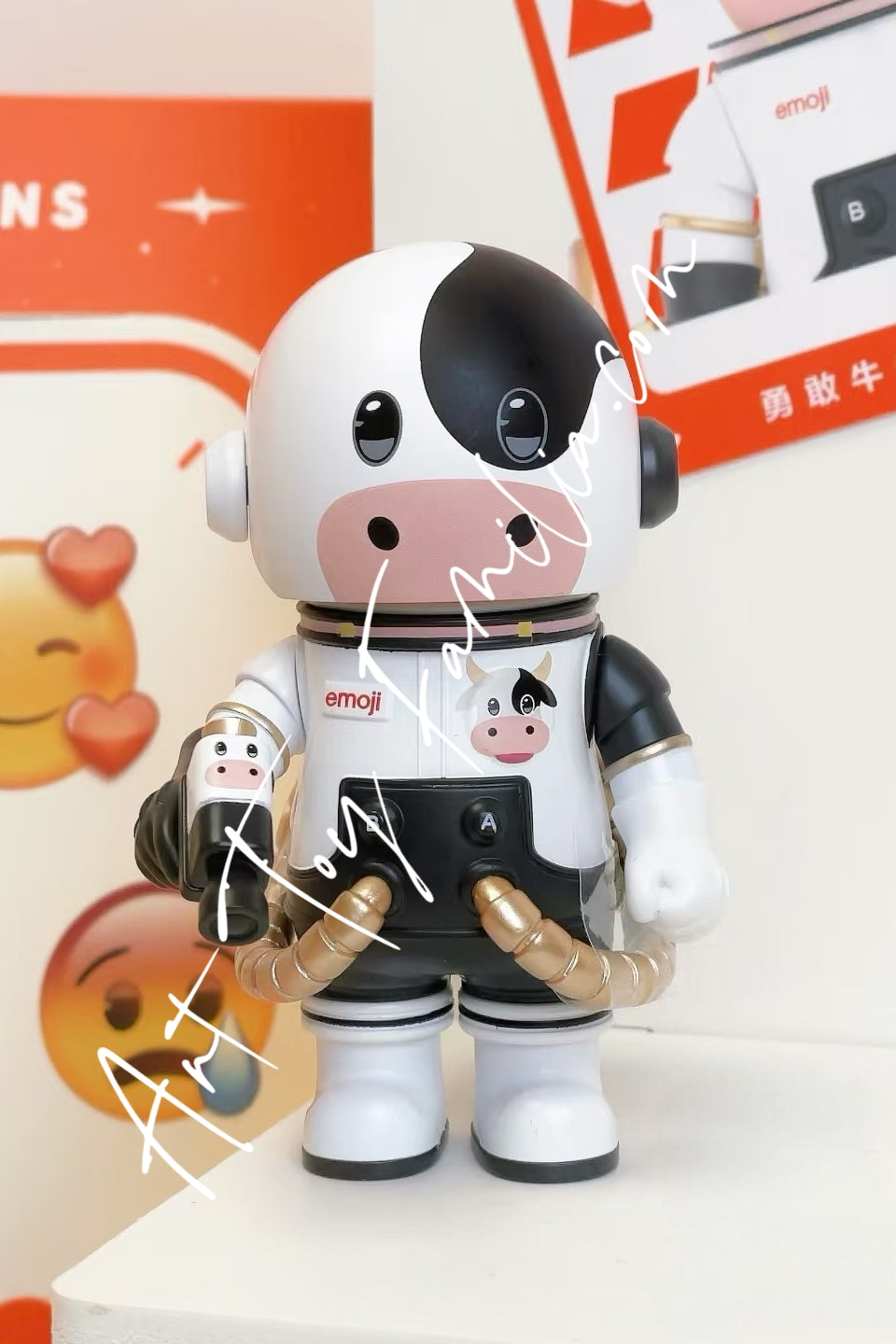 Popmart MEGA Space Molly 100% × emoji Series Cow On Me