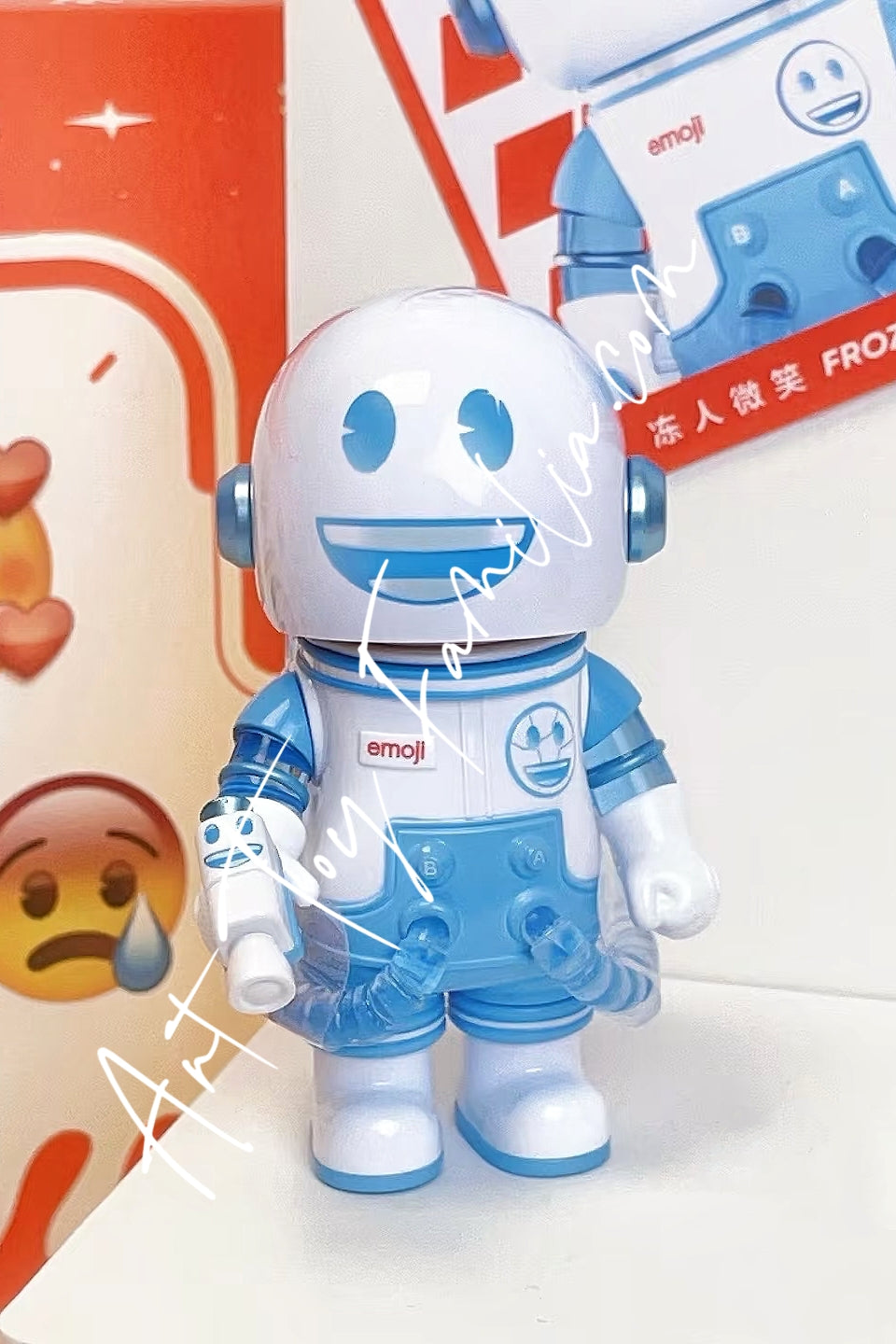 Popmart MEGA Space Molly 100% × emoji Series Frozen Smile