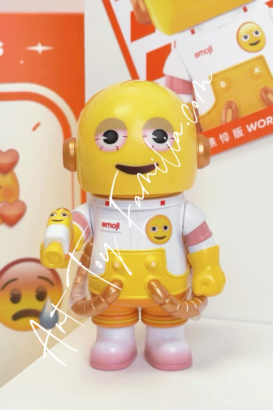 Popmart MEGA Space Molly 100% × emoji Series Worn Out