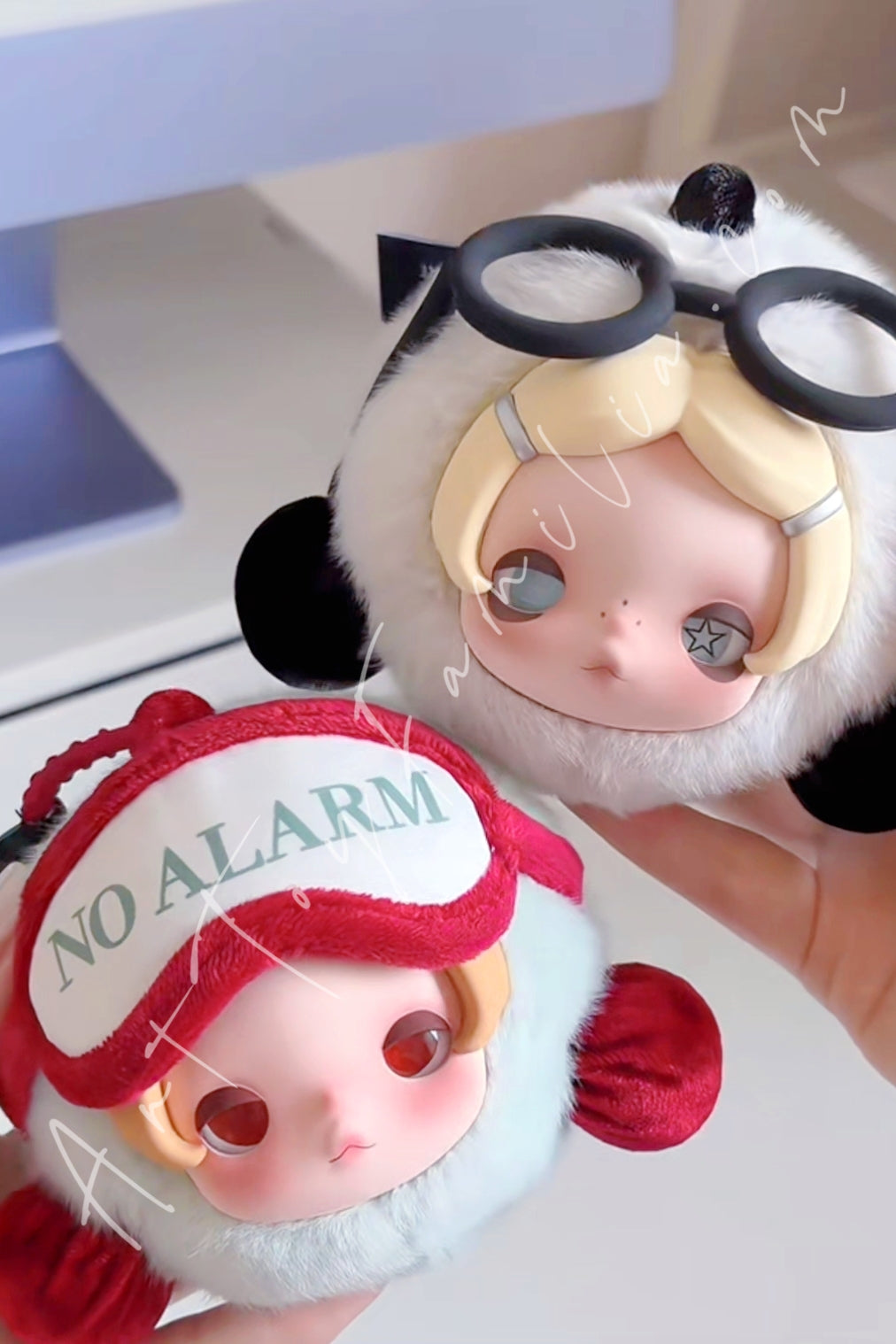 θ SKULLPANDA Off Mode Series Earphone Bag | POP MART – Art Toy Familia
