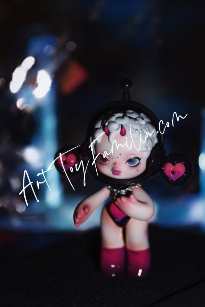 POP MART Skullpanda Sweet Hunter – Art Toy Familia