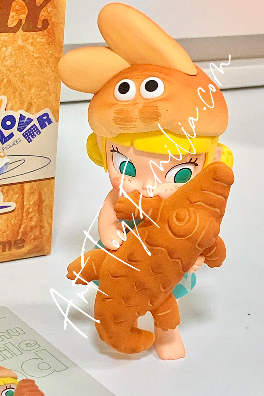 pop mart molly carb lover series Crocodile Bread - 鳄鱼先动的口