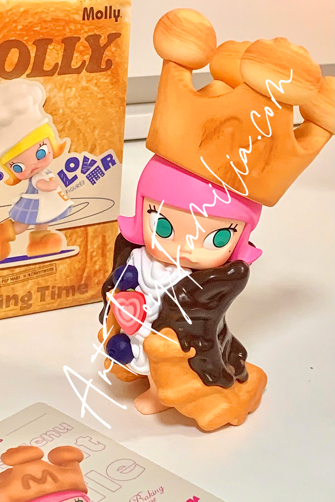 pop mart molly carb lover series Elegant Waffle - 优雅华夫