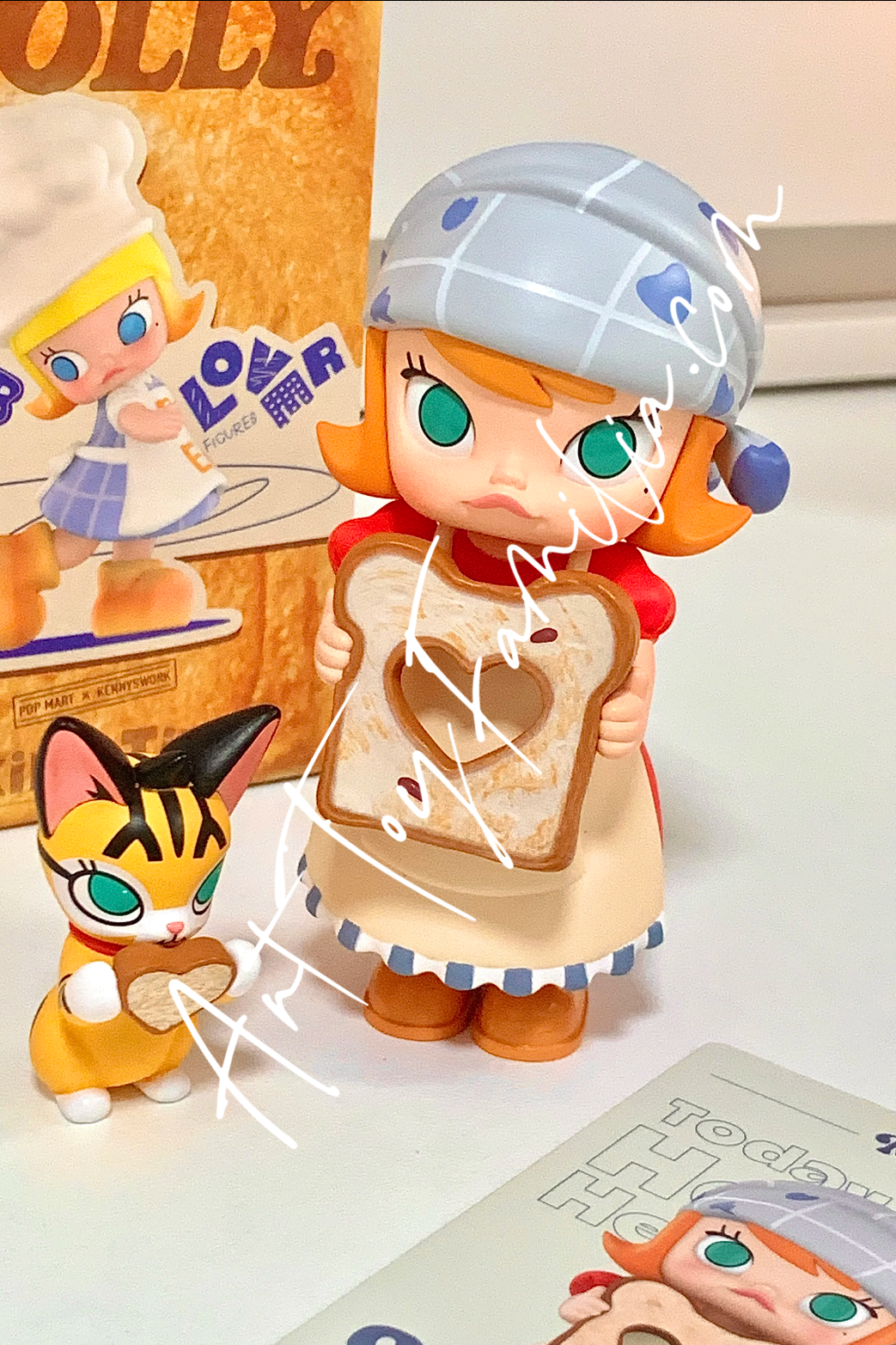 pop mart molly carb lover series Heart to Heart Toast - 心心相印吐司
