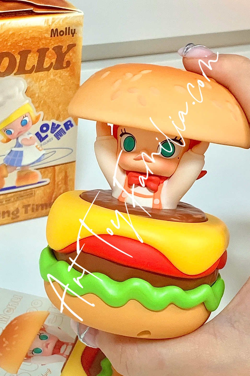 pop mart molly carb lover series Pick-a-Boo Burger - 躲猫猫汉堡