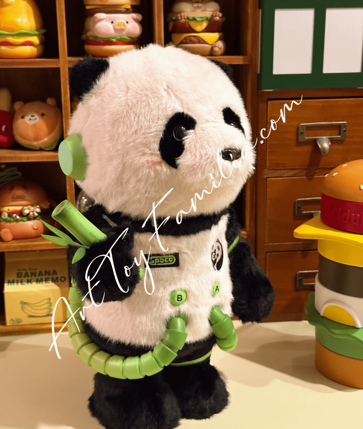 400% MEGA Space Molly 400% Panda | POP MART – Art Toy Familia