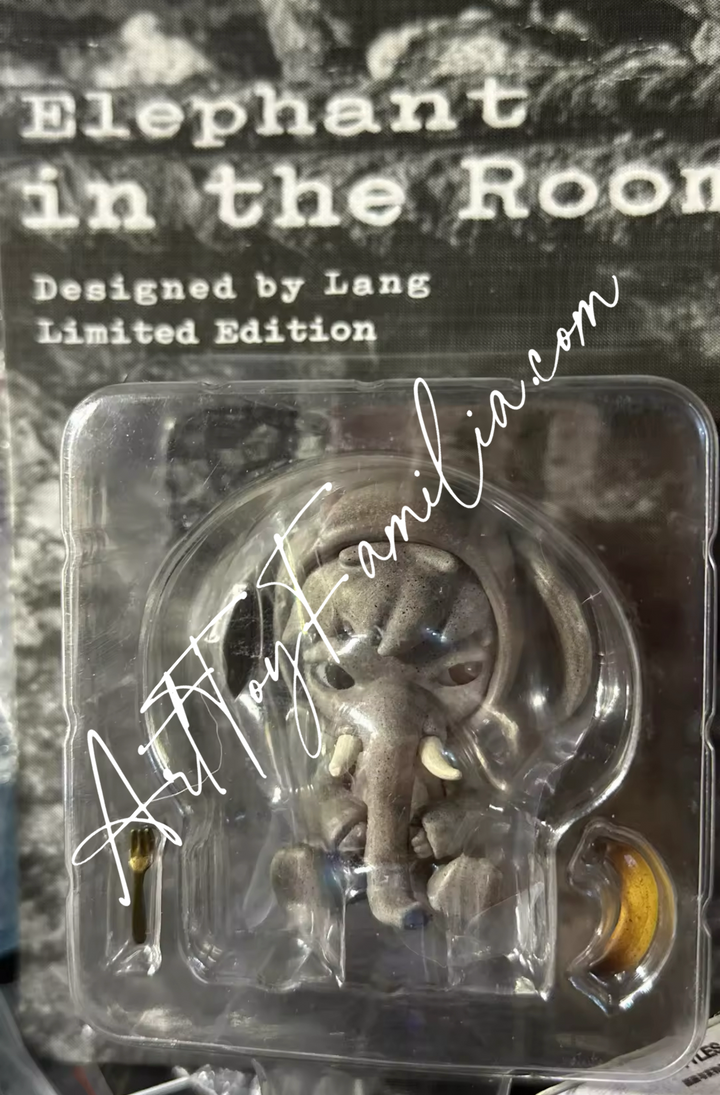 hirono elephant in the room figurine 房间里的大象 