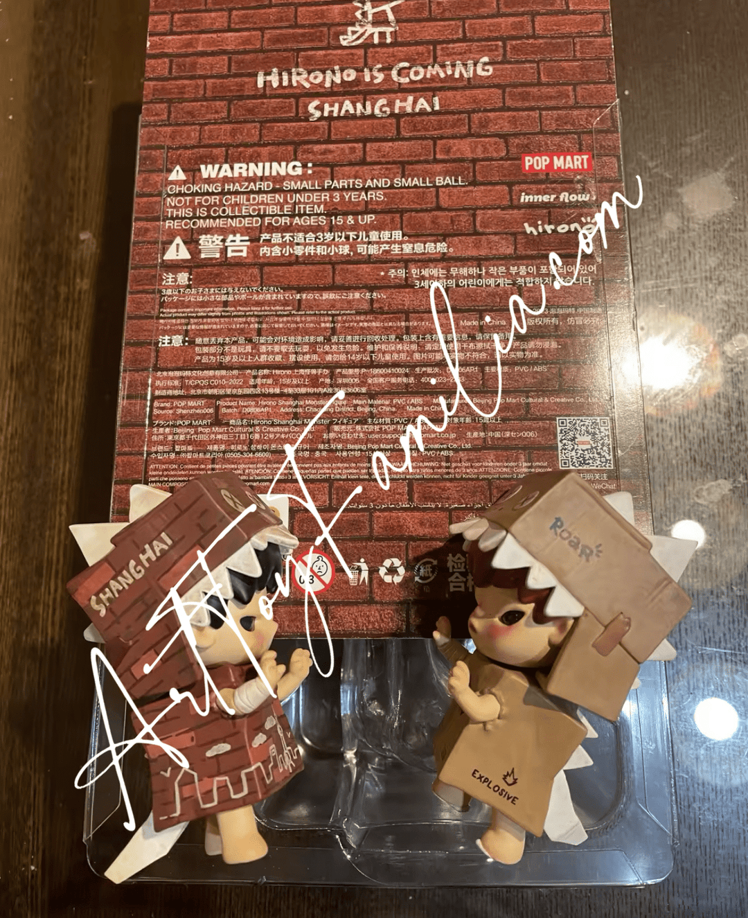 POP MART Hirono Shanghai (Regional Limited) Figurine – Art Toy Familia POP MART Hirono Shanghai (Regional Limited) Figurine – Art Toy Familia