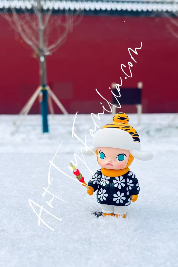 Molly Winter Memory Figurine - Molly 冬日记忆吊卡