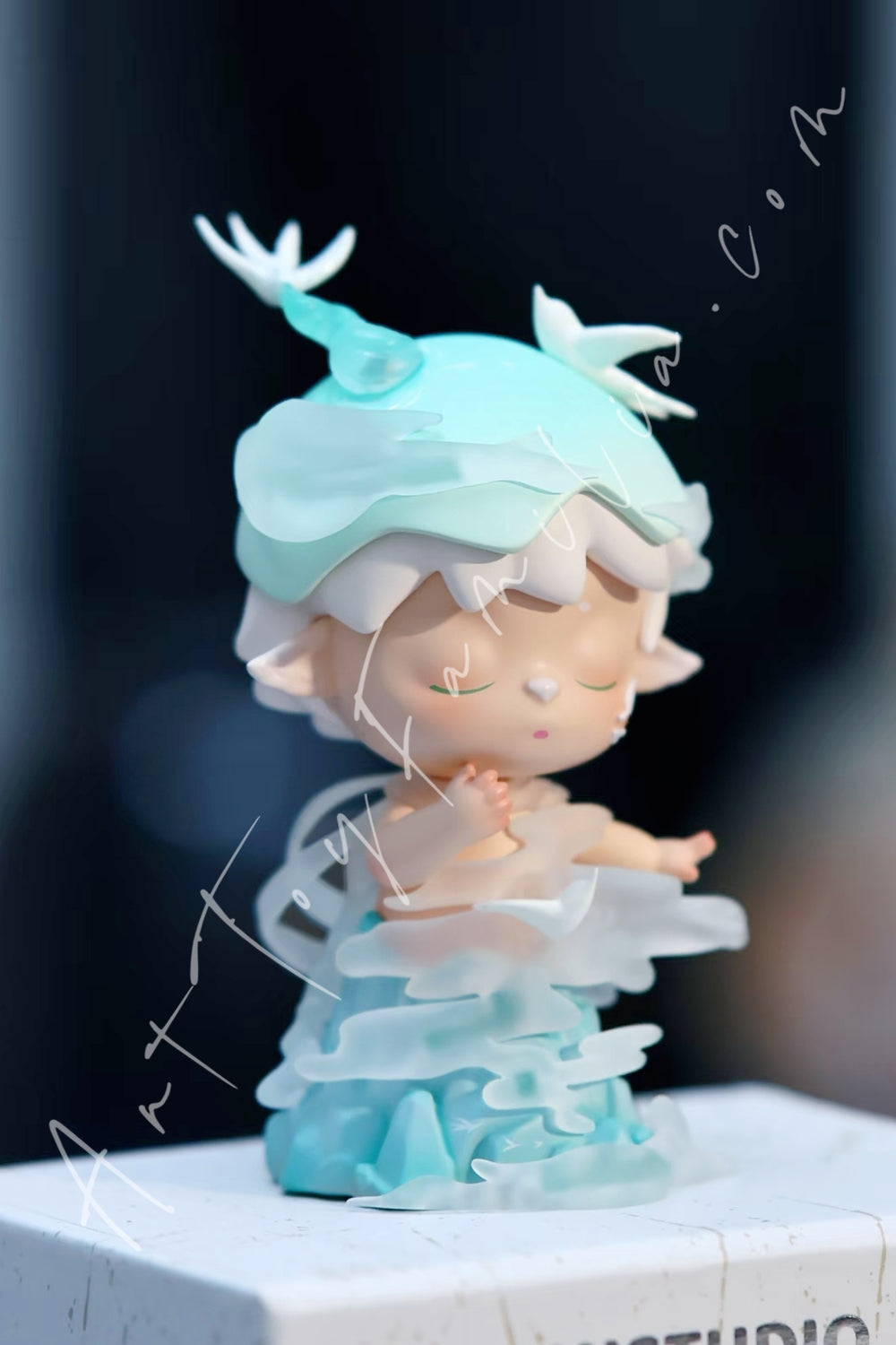 Heyone Mimi Bird in the Mist Figure