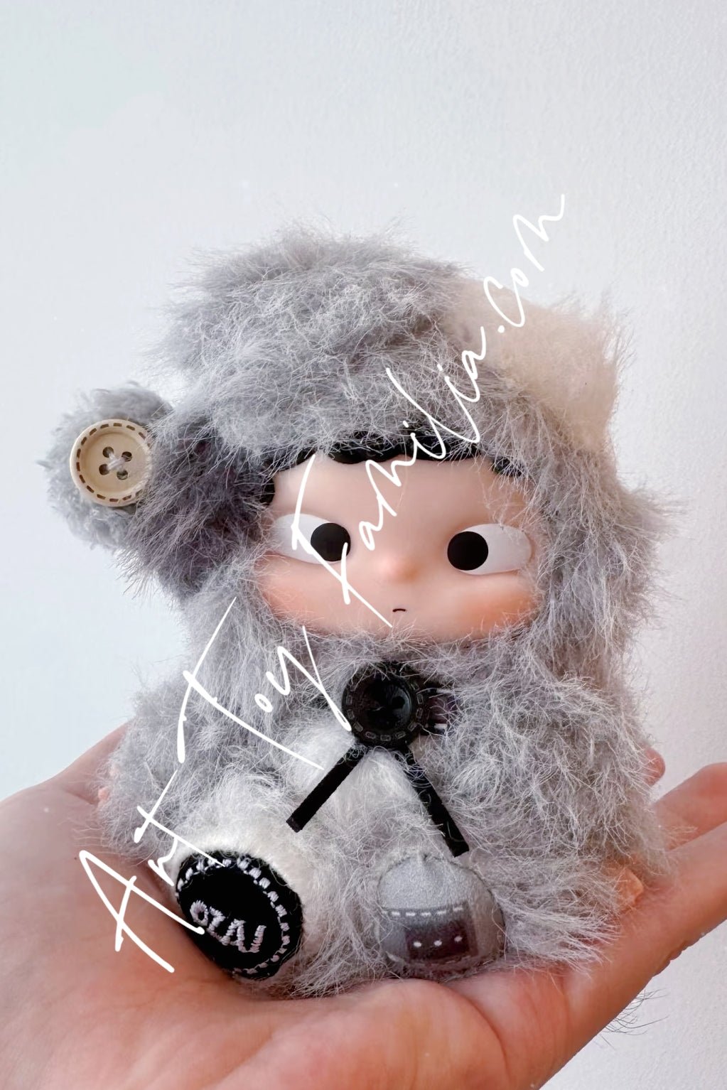 Heyone OZAI Framed in Memory ぬいぐるみペンダント HEYONE Ozai Framed In Memory Series Vinyl Plush Pendant – Art Toy