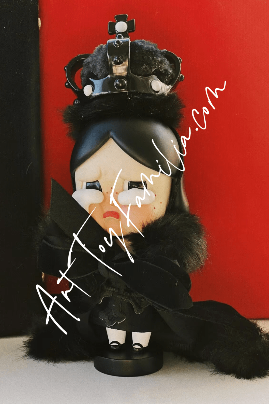 POP MART Mega Crybaby 400% The Queen of Broken Heart – Art Toy Familia POP MART Mega Crybaby 400% The Queen of Broken Heart – Art Toy Familia