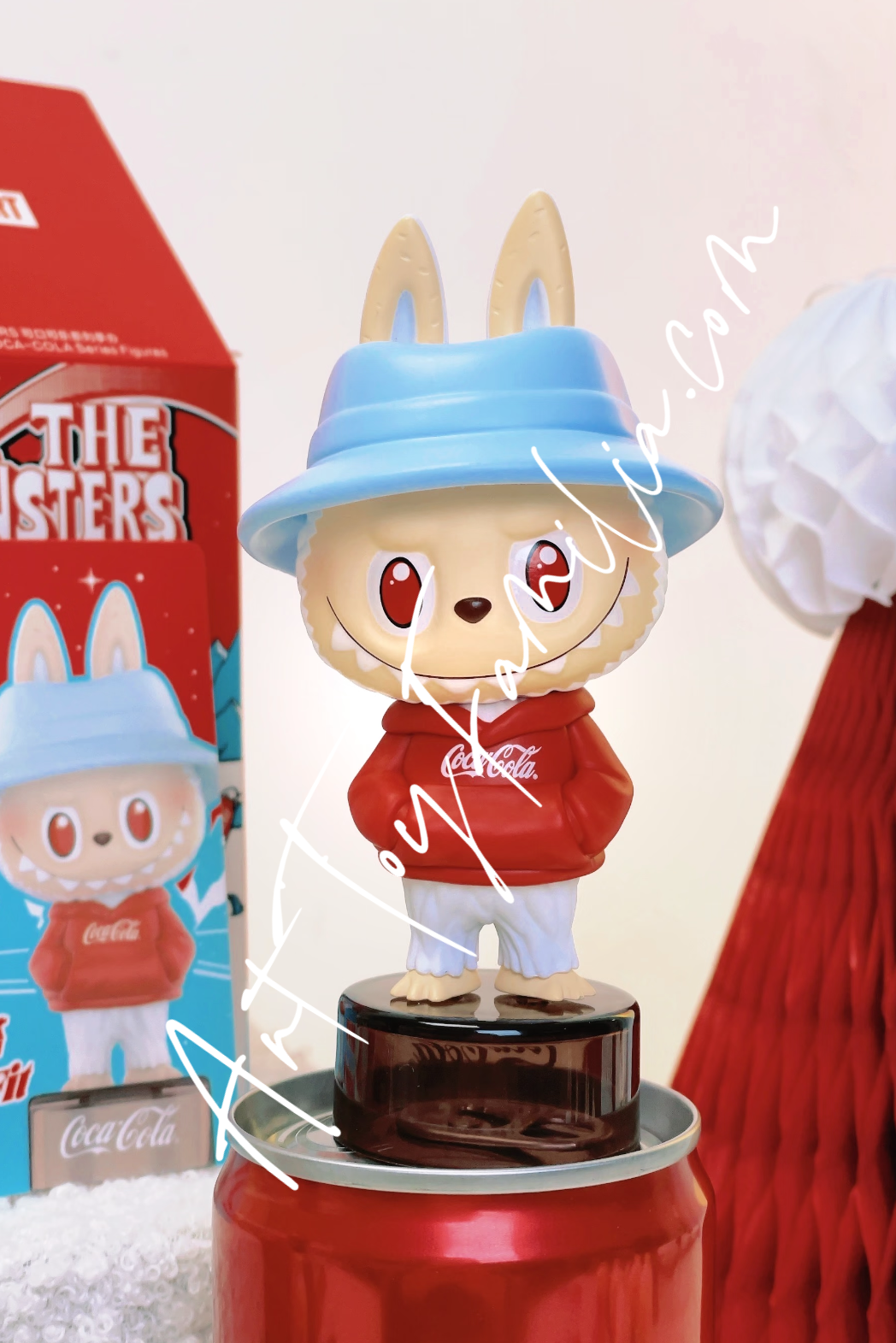the monsters labubu coca cola series Vacation Fit   度假穿搭