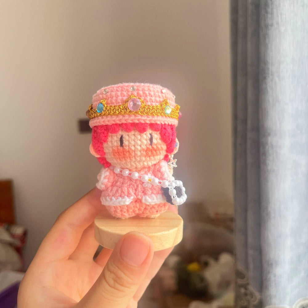 Art Toy Familia - Bigbang G - Dragon Crochet Desk Decor & Keychain, Kpop Handmade Chibi Amigurumi Desk Decor Gift, C011 Pink Outfit Desk Decor (With Stand)