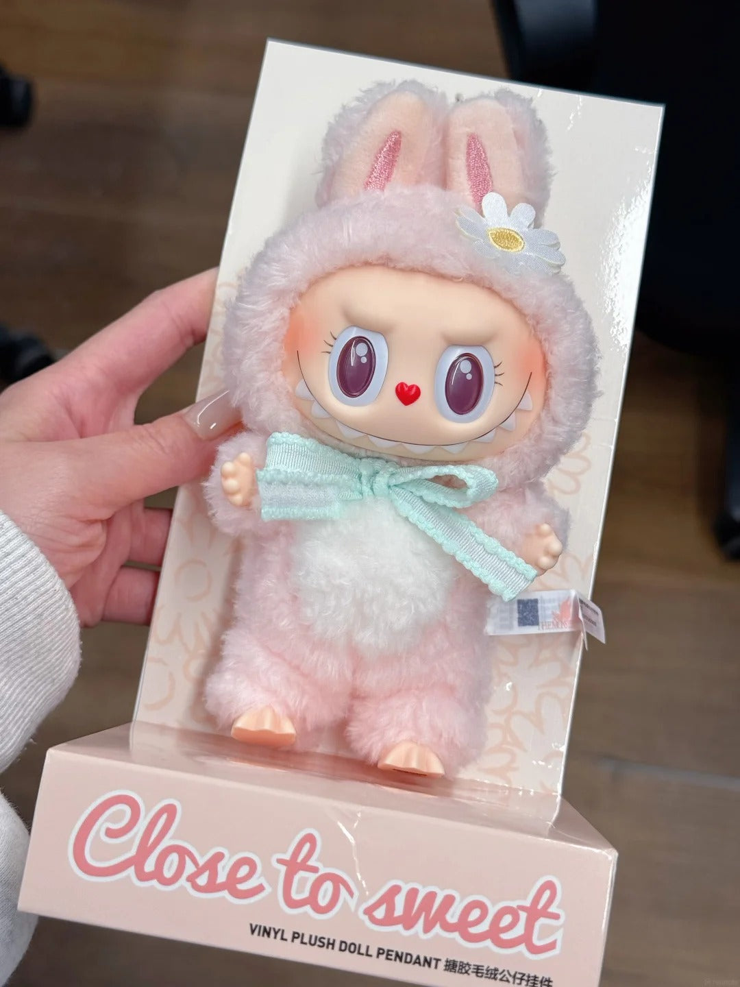 POP-MART-THE-MONSTERS-MOKOKO-CLOSE-TO-SWEET-VINYL-PLUSH-PENDANT