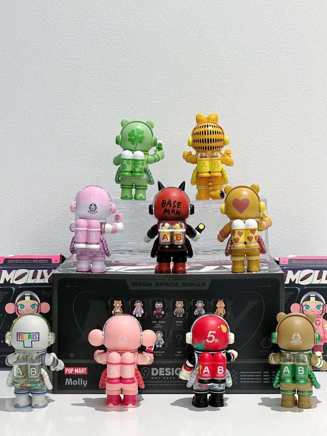 POP-MART-mega-space-molly-100-series-3