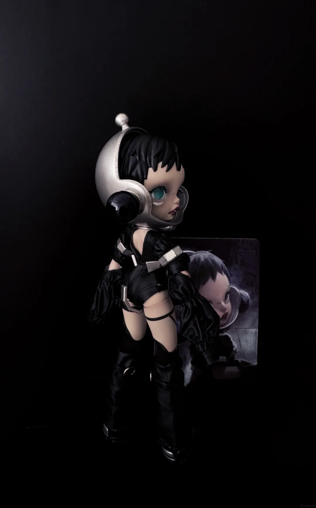 POP-MART-skullpanda-the-unknown-1-6-action-figure-back-view