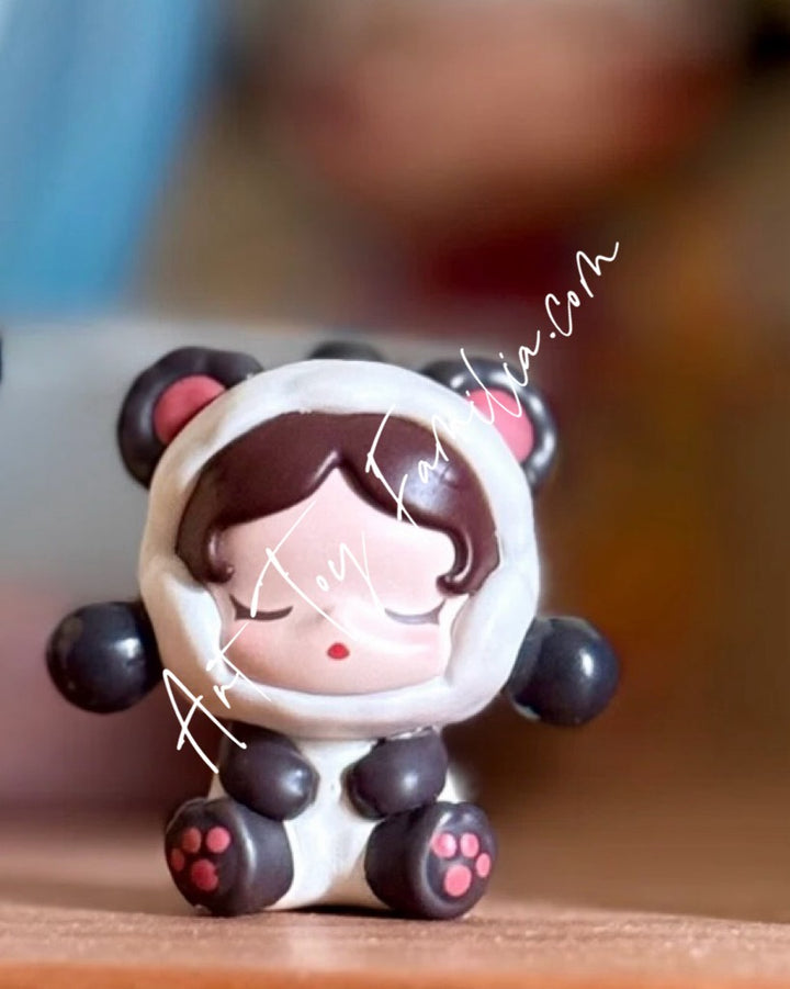 POPMART SKULLPANDA Pop Bean Sitting Panda - Pajama Party Series