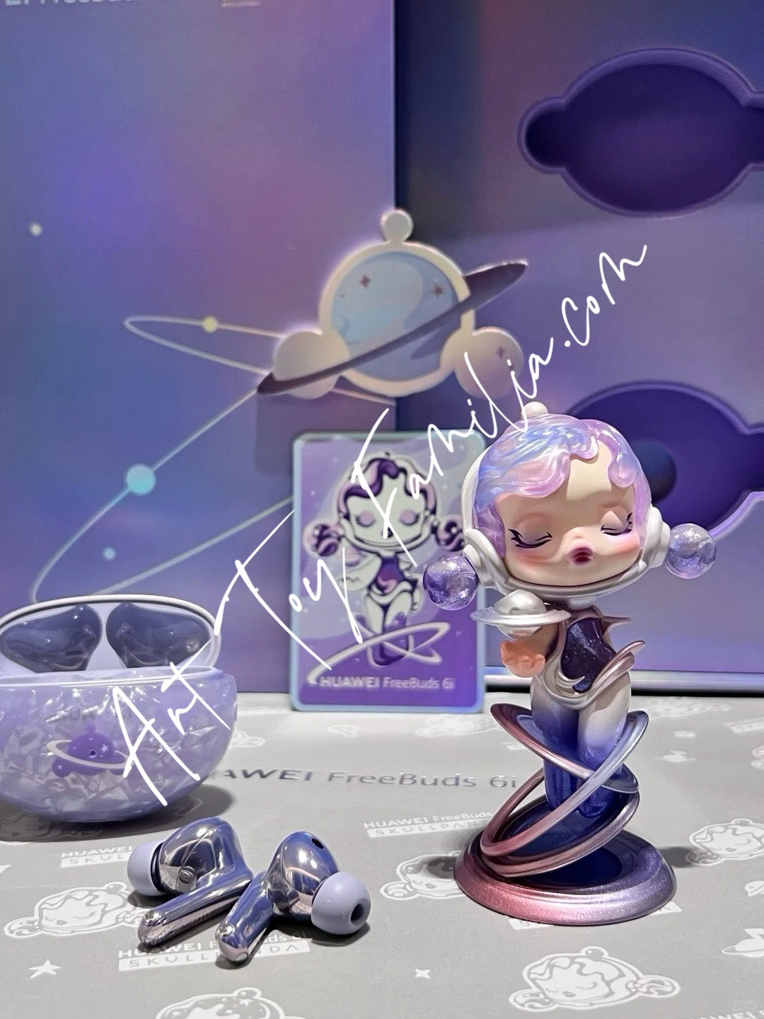POPMART Skullpanda Flowing Light With Sound Figurine (with 6i earbud)   (与6i earbud) 【Figurine with earbud (sealed gift box) with card】