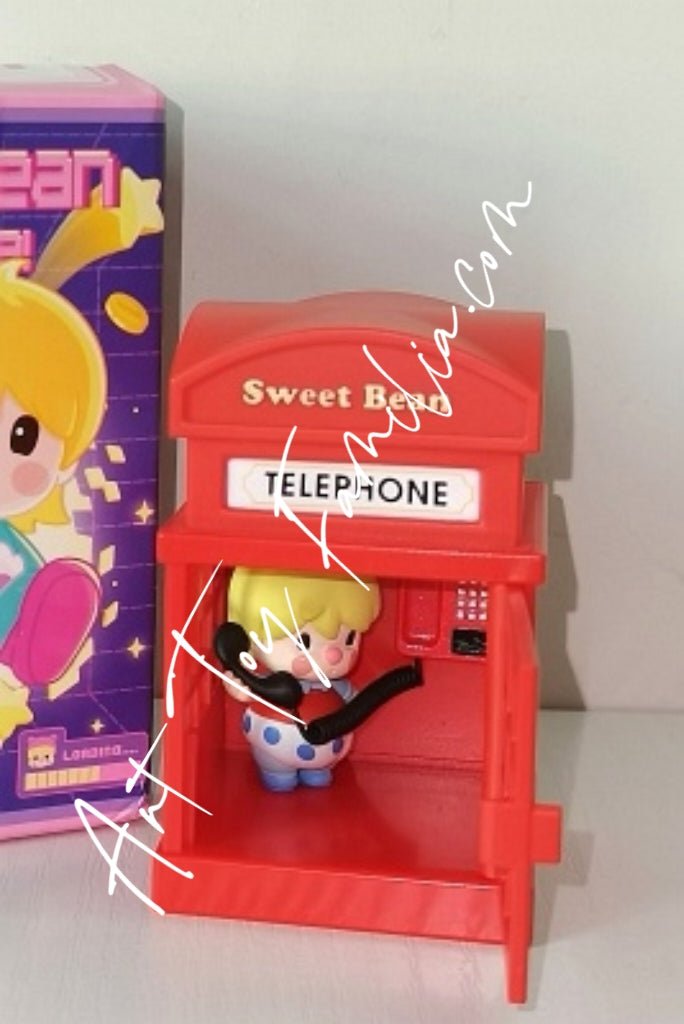 POP_MART_Sweet_Bean_Here_I_Am_Telephone_Booth_Front view