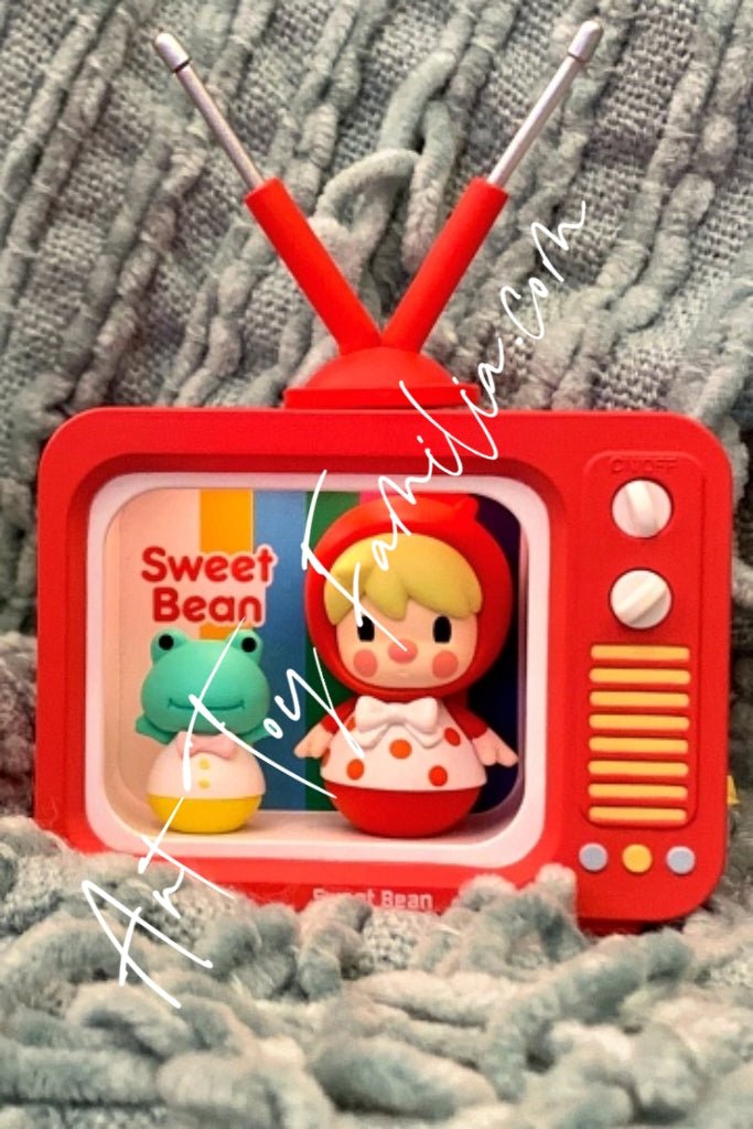 POP_MART_Sweet_Bean_Here_I_Am_Vintage_TV_Front view