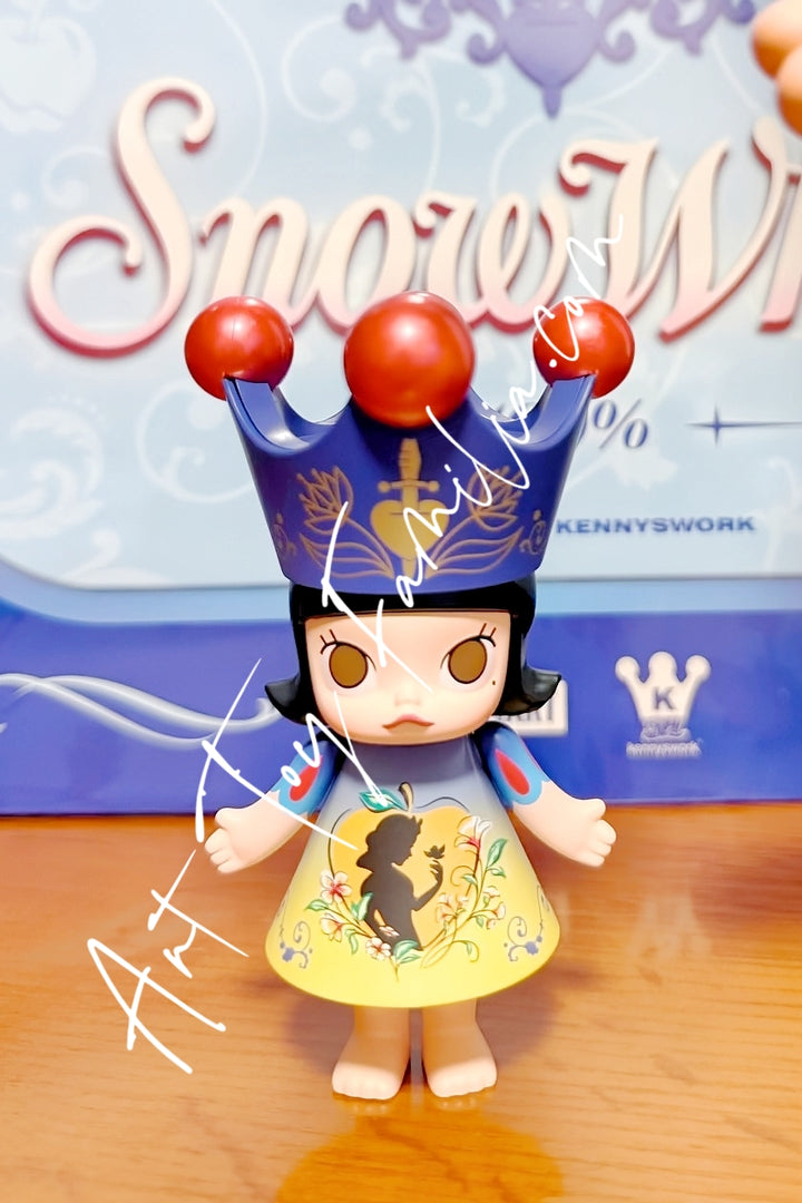 Popmart 100% MEGA Royal Molly 100% Snow White 1