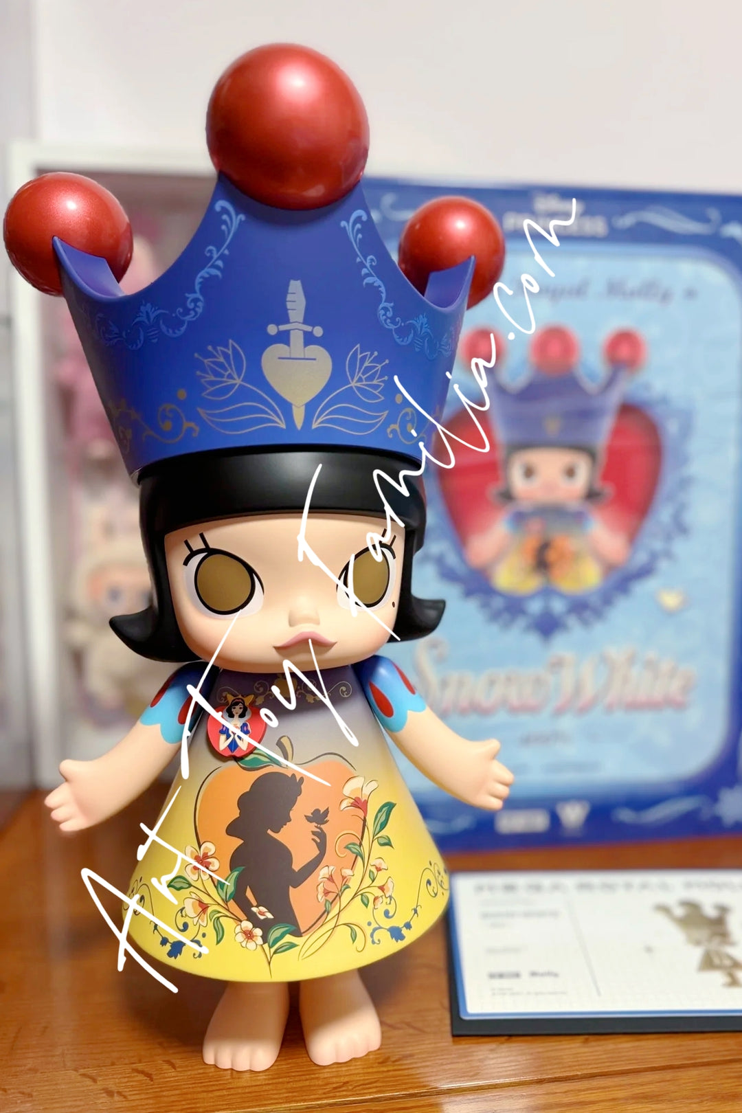 Popmart 400% MEGA Royal Molly 400% Snow White 2