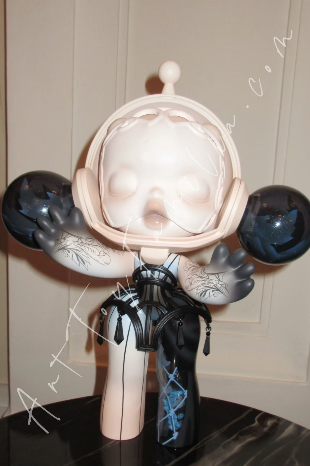 POP MART MEGA α Skullpanda 400% Guo Pei-Alternate Universe – Art