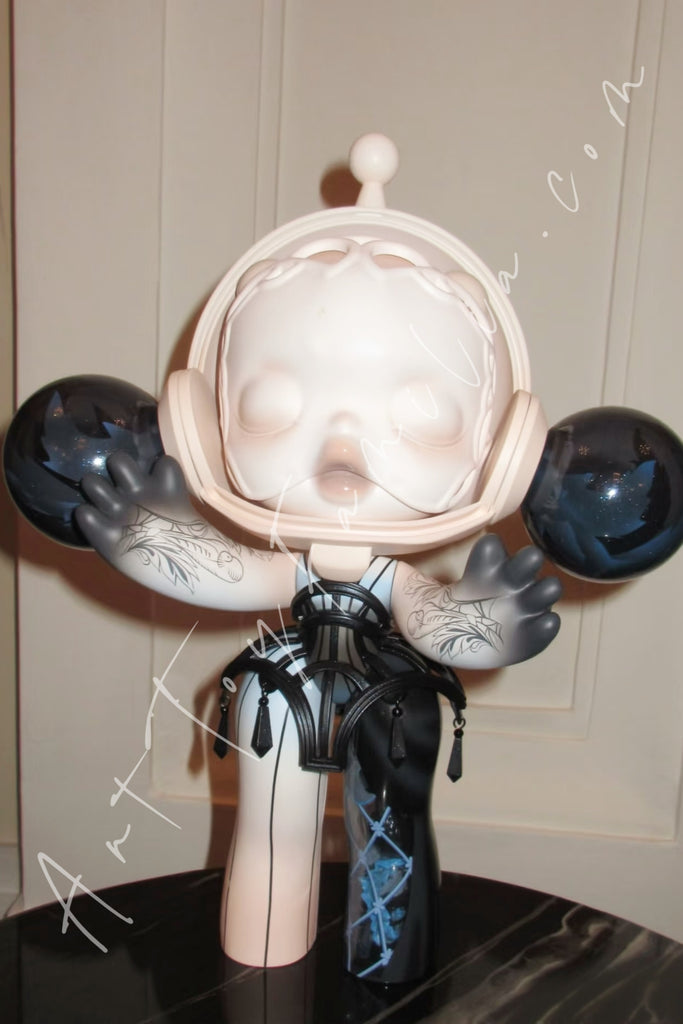 POP MART MEGA α Skullpanda 400% Guo Pei-Alternate Universe – Art