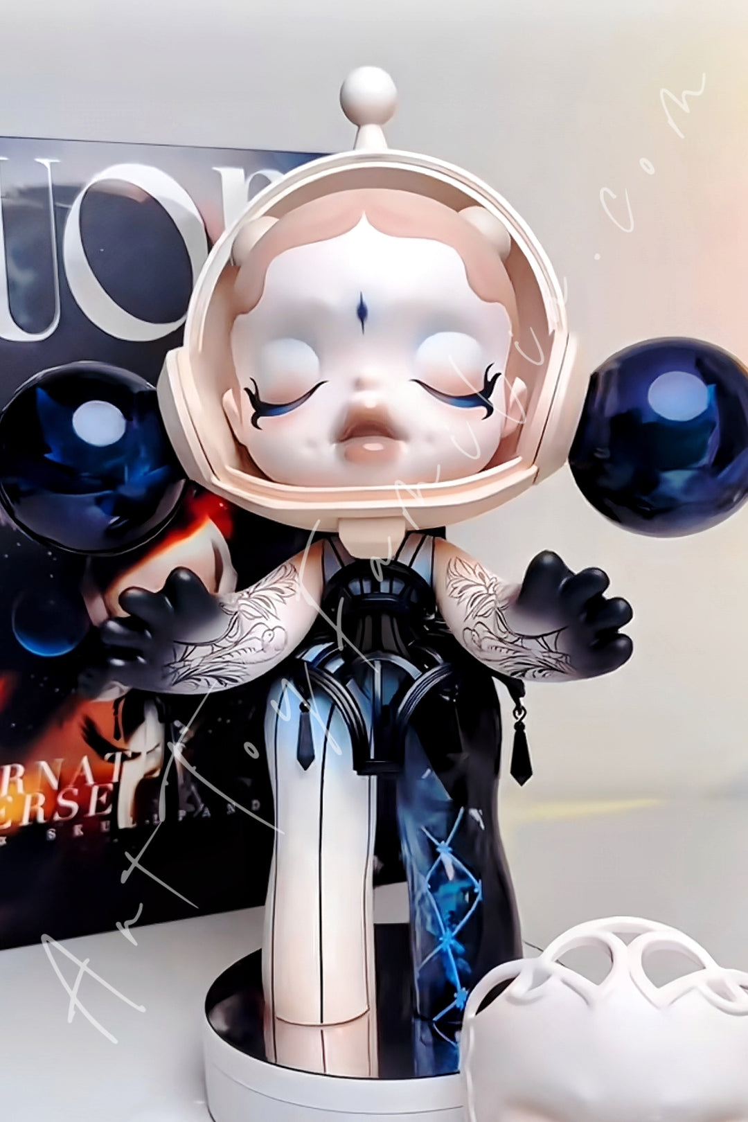 POP MART - 400% MEGA α Skullpanda 400% Guo Pei - Alternate Universe - 郭培 - 平行宇宙400% Default