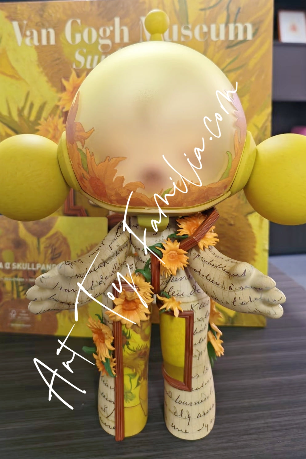 Popmart 400% MEGA α Skullpanda 400% Van Gogh Museum Sunflowers