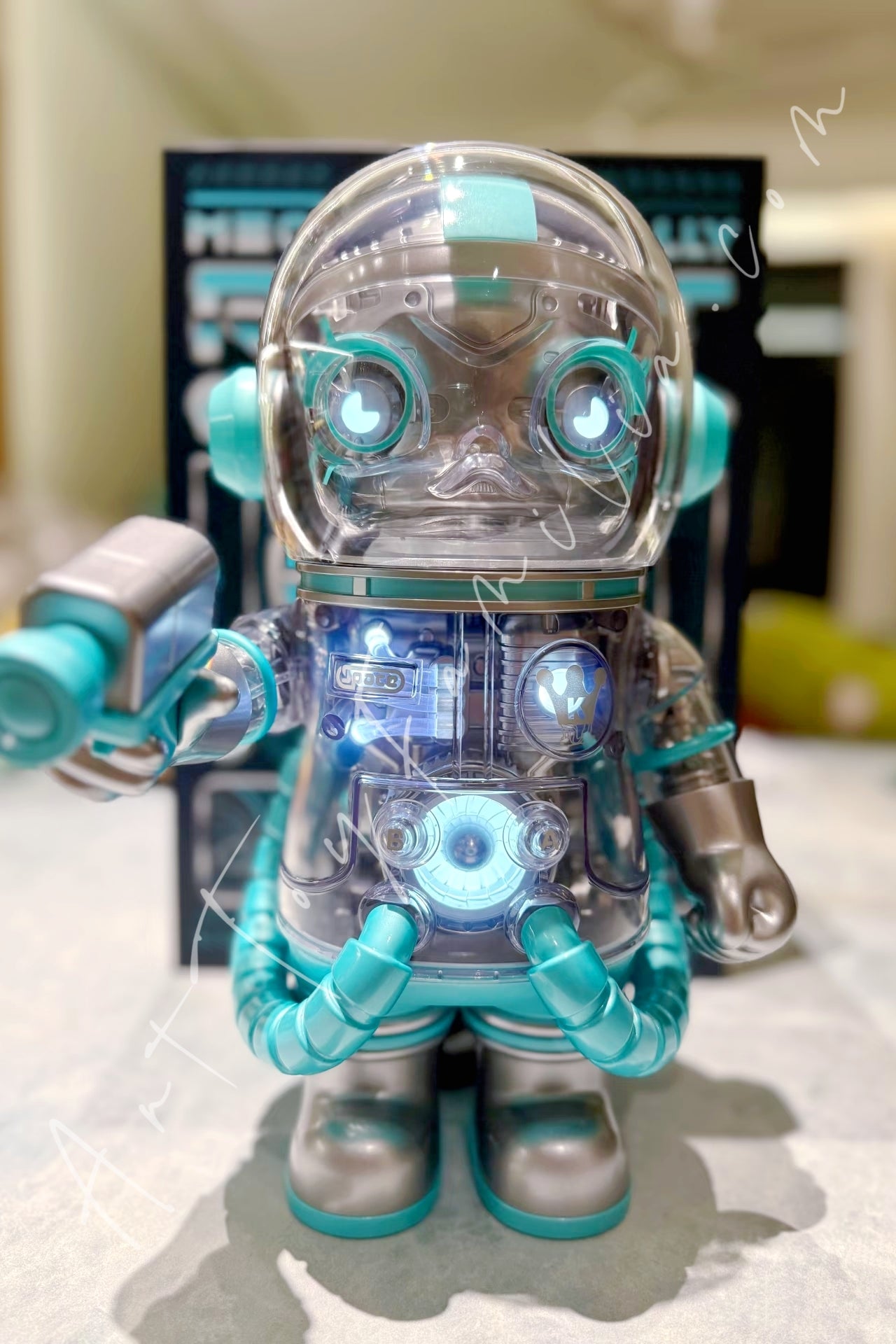 POP MART 400% MEGA Space Molly 400% Robot – Art Toy Familia