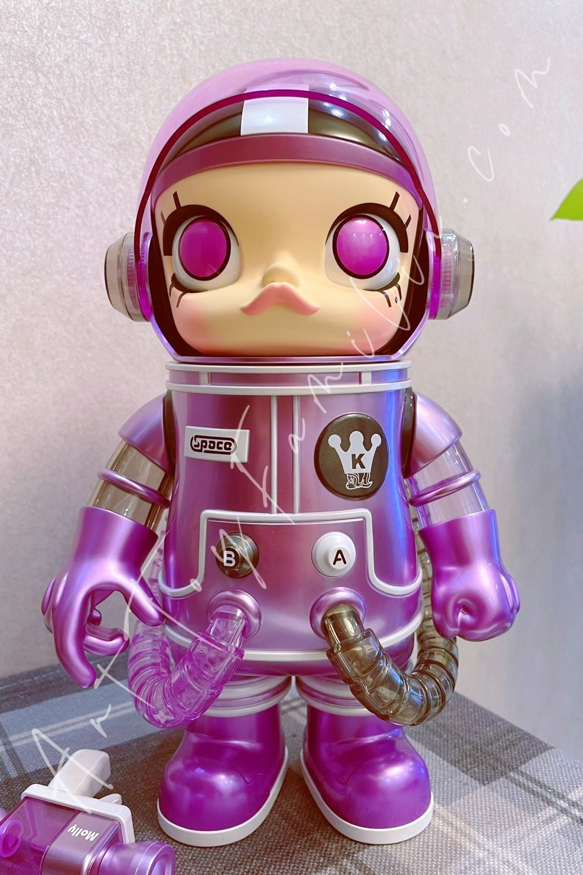 Popmart_400_MEGA_Space_Molly_4