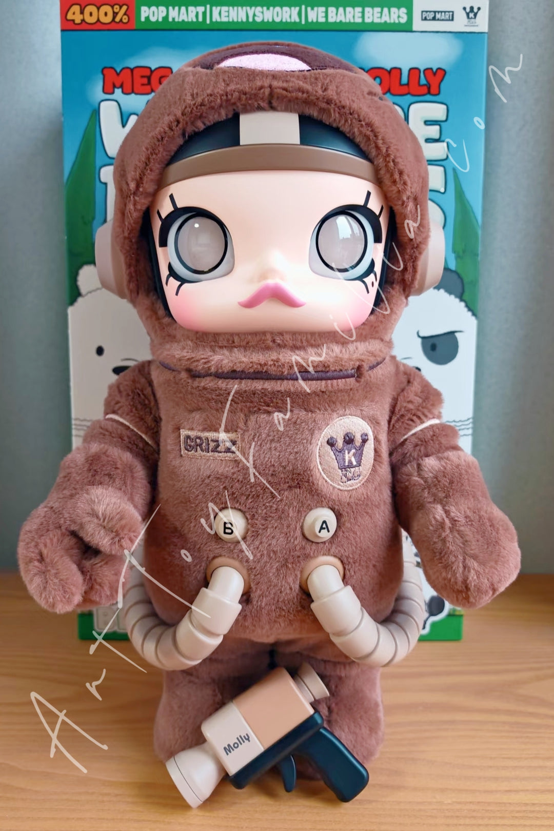 Popmart 400% MEGA Space Molly 400% We Bare Bears Grizz