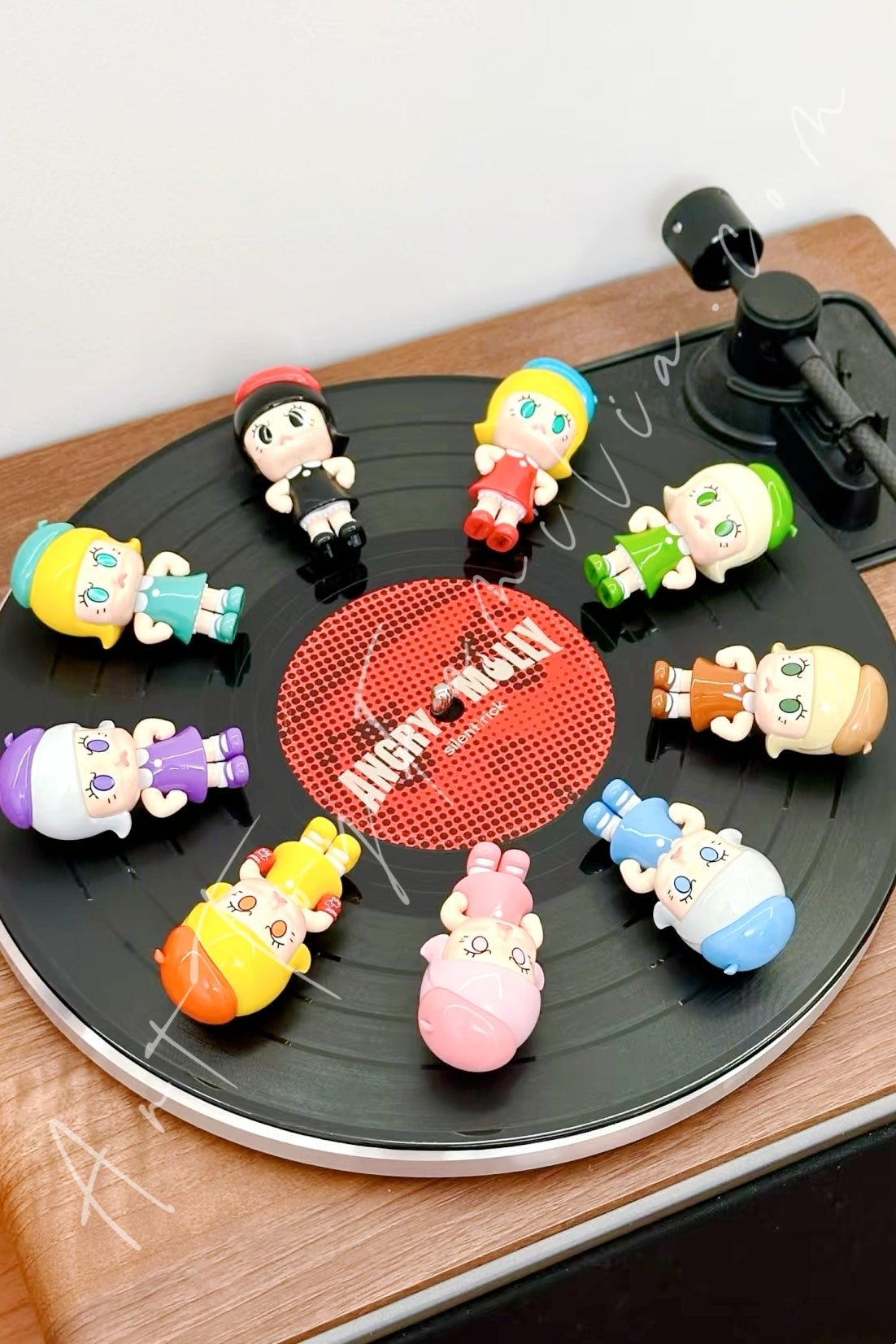 POP MART Angry Molly Mini Figure Set-Long Play 9 – Art Toy Familia