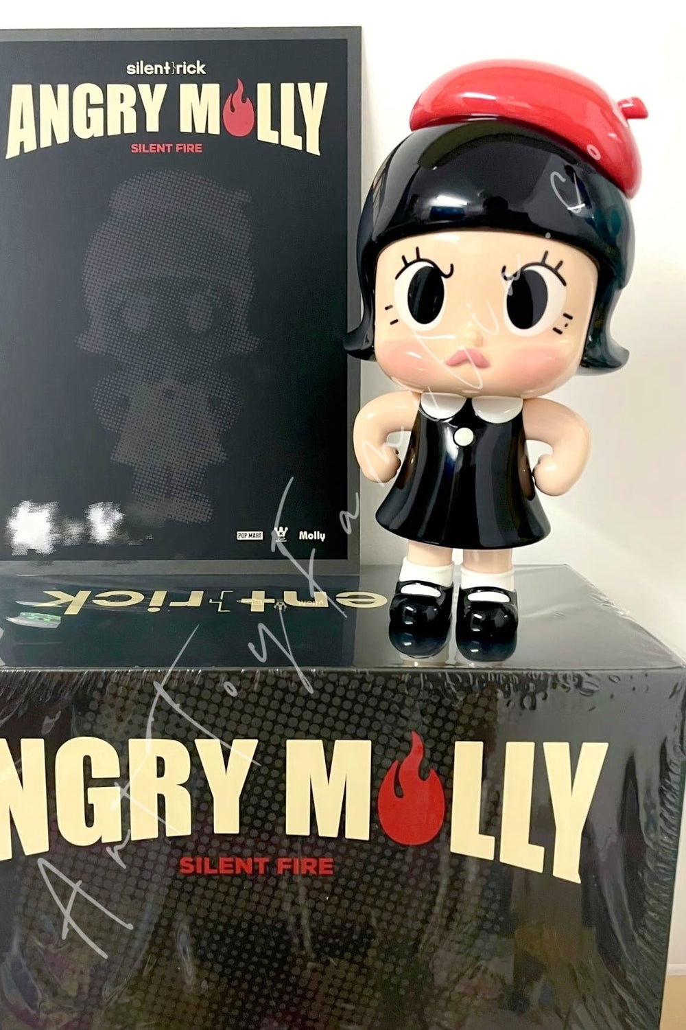 POP MART - Angry Molly Silent Fire Figurine - 默火