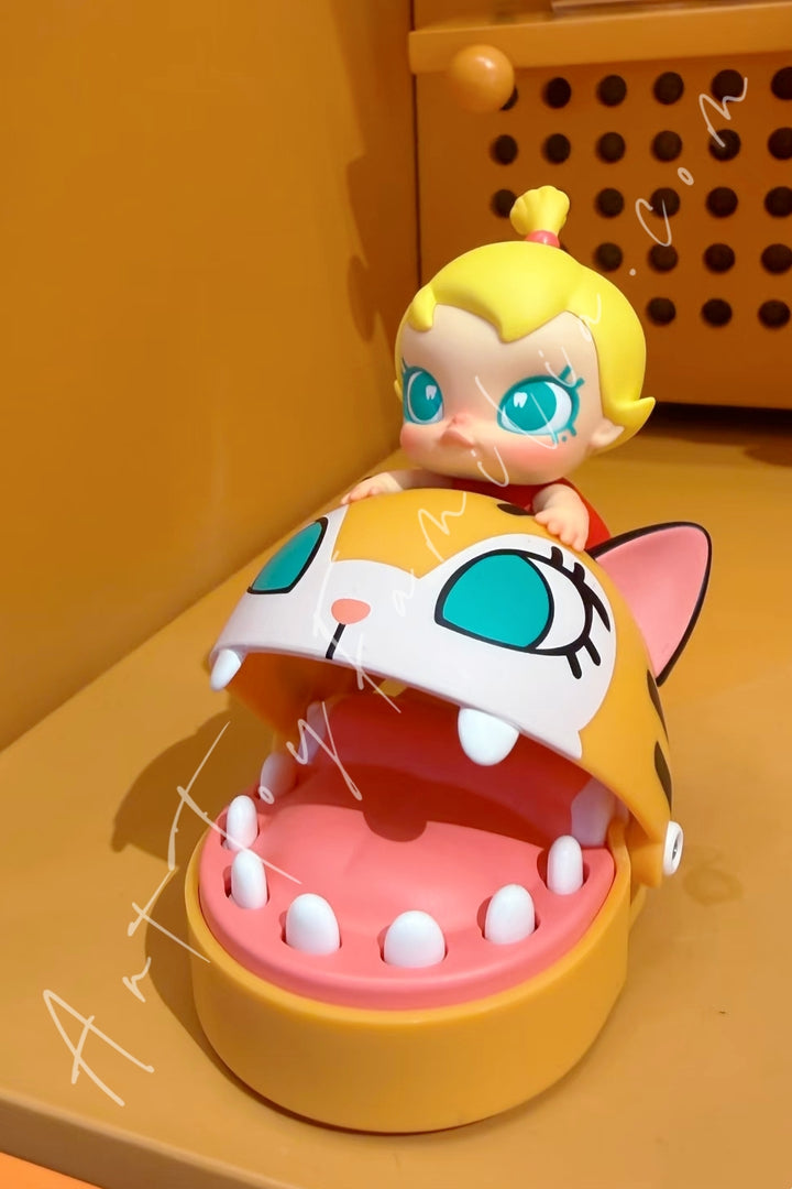 Popmart Baby Molly and Baby Tabby Pulling a Prank Figurine
