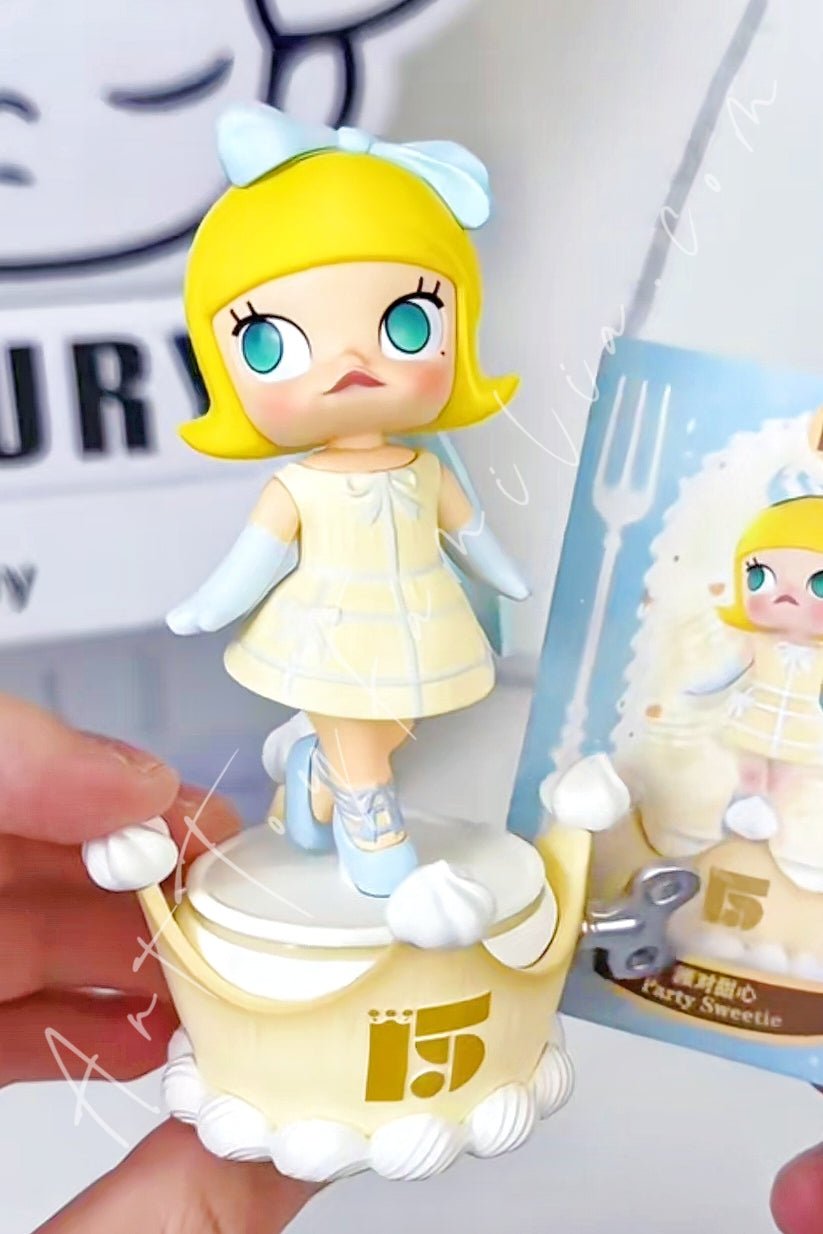 Celebrating The Moment | POP MART – Art Toy Familia