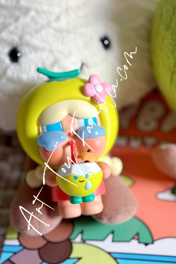 Crybaby Coconut-Green Figurine - 椰青吊卡 – Art Toy Familia