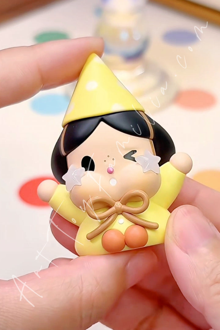 Popmart Crybaby Crying To The Moon Sitting Series The Dancing Star-Mini