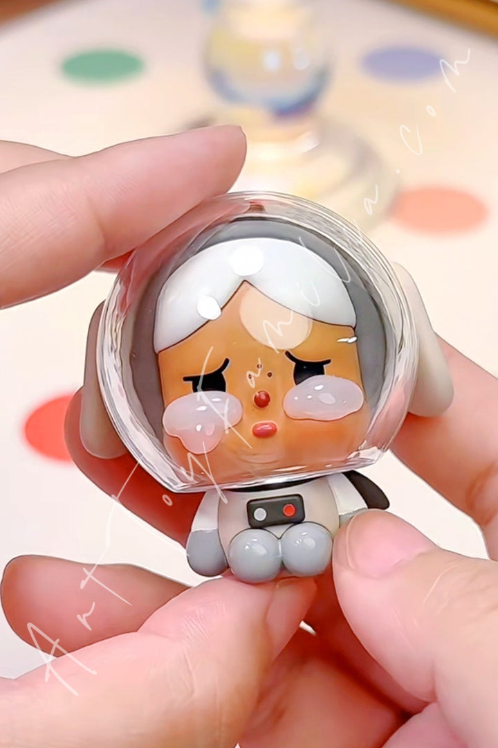 Popmart Crybaby Crying To The Moon Sitting Series The First Boy On The Moon-Mini