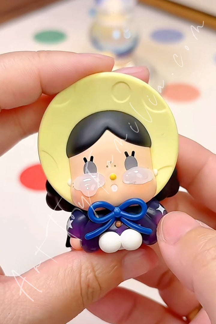 Popmart Crybaby Crying To The Moon Sitting Series The Full Moon-Mini