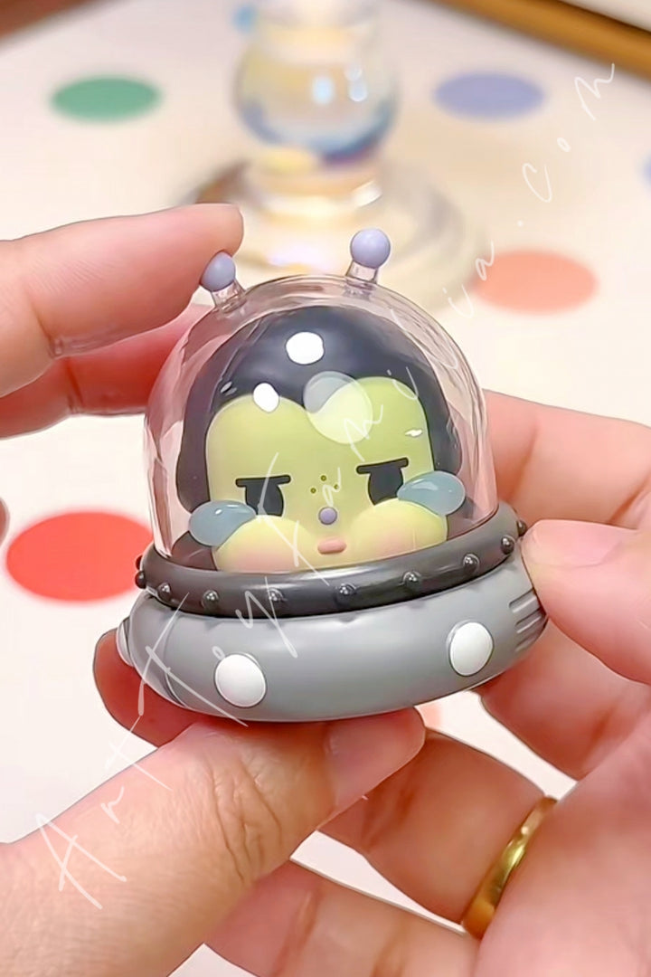 Popmart Crybaby Crying To The Moon Sitting Series The Moon Traveller-Mini